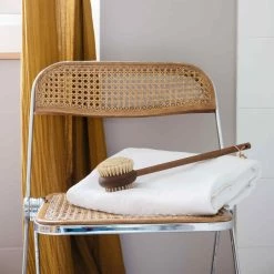 Andree Jardin Long Handled Back Brush - Ash Wood & Hog Bristle -Deutschland Küchenwaren Verkäufe AJ0049 AndreeJardinLongHandledBackBrush AshWood HogBristle lifestyle 1